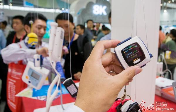 可穿戴电子产品 本次展会上的医疗健康新焦点